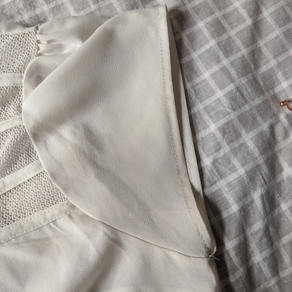 Cute white top - Picture 3 of 4